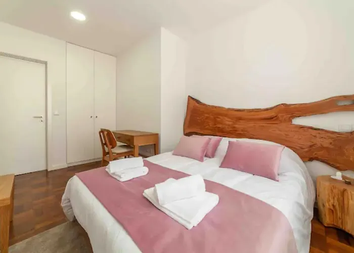 Up Tree Nature Rooms